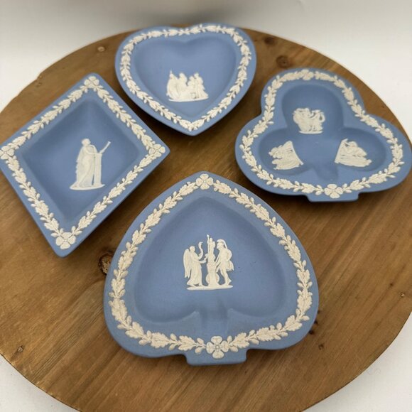 Vintage WEDGWOOD Blue Jasperware BRIDGE SET of 4 TRINKET Dishes Tray Card Suits - Picture 6 of 10